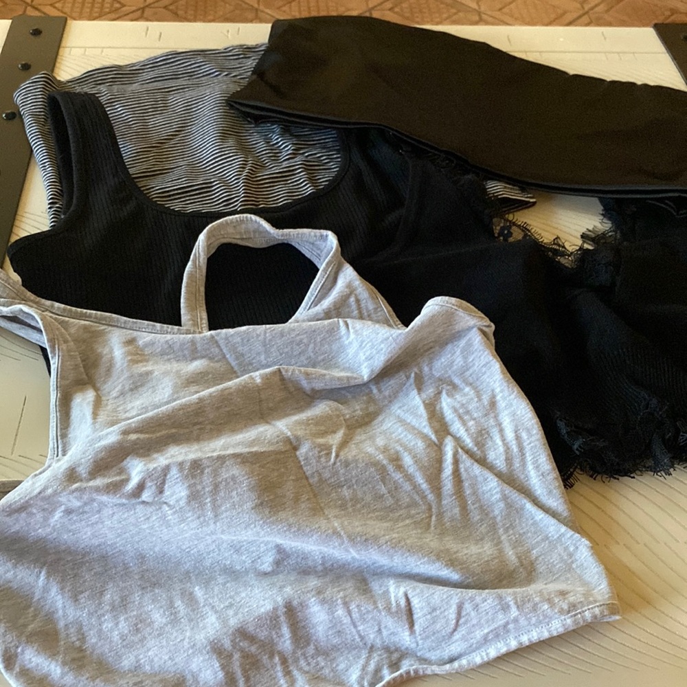 Tube Tops/Cropped Topps Mystery Bundle. Sizes M-XL In This Bundle.